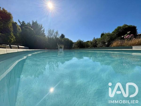 Maison à vendre 5 pièces 153 m² Saint-Saturnin-lès-Avignon