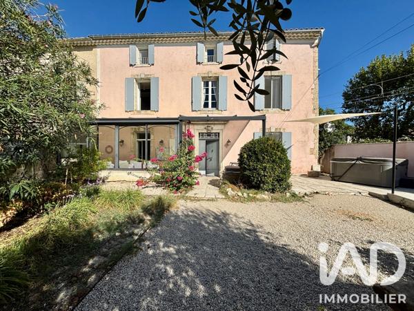 Maison à vendre 5 pièces 153 m² Saint-Saturnin-lès-Avignon