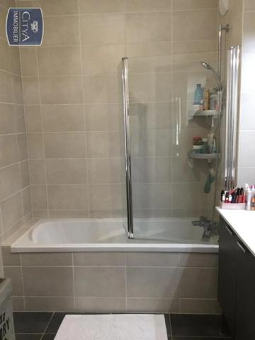 Appartement à louer 4 pièces 76.79m² Saint-Julien-en-Genevois (74160)