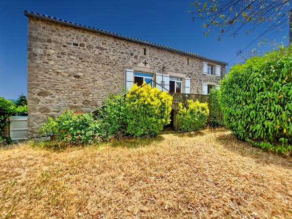 Entre Larzac et ailleurs: une ancienne grange aux accents d'évasion