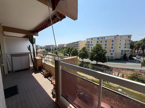 CAGNES SUR MER BEAU F1 avec belle Terrasse Parking Cave 35 m2 près de la mer
