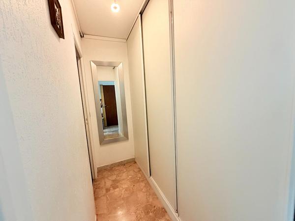 CAGNES SUR MER BEAU F1 avec belle Terrasse Parking Cave 35 m2 près de la mer