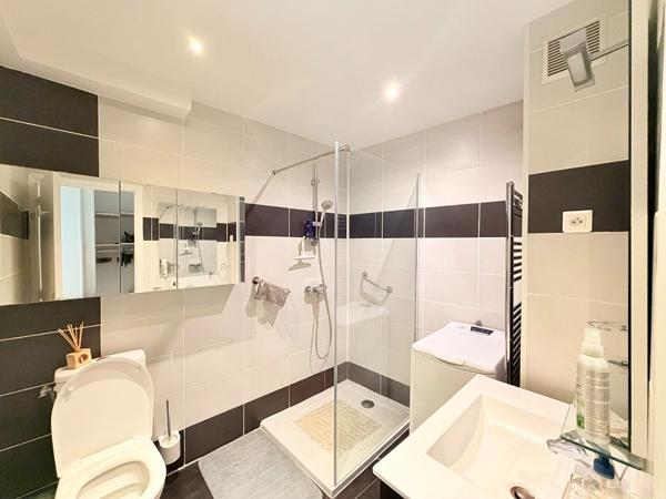 CAGNES SUR MER BEAU F1 avec belle Terrasse Parking Cave 35 m2 près de la mer