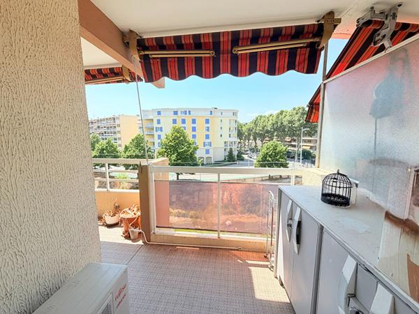 CAGNES SUR MER BEAU F1 avec belle Terrasse Parking Cave 35 m2 près de la mer