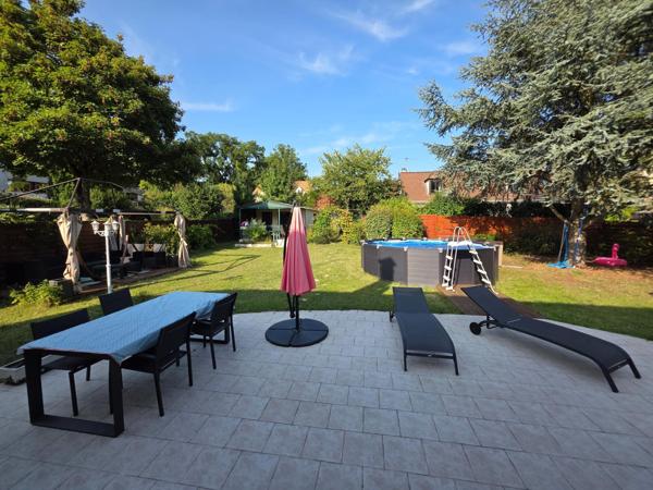 Maison de 7 pièces avec dépendance 30 m² à Neuville-Sur-Oise.