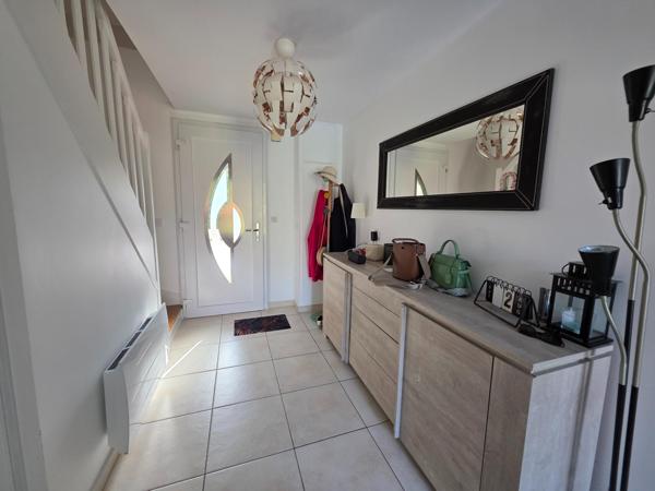 Maison de 7 pièces avec dépendance 30 m² à Neuville-Sur-Oise.