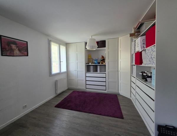 Maison de 7 pièces avec dépendance 30 m² à Neuville-Sur-Oise.