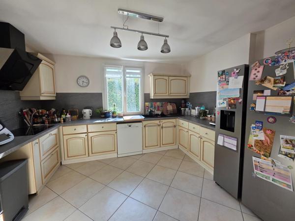 Maison de 7 pièces avec dépendance 30 m² à Neuville-Sur-Oise.