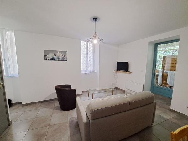 RENNES LES BAINS APPARTEMENT T2 RÉNOVÉ ET MEUBLE AVEC TERRASSE