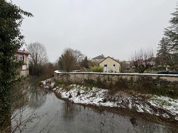 CHATILLON SUR SEINE (21) Maison de 100m² au centre ville avec cour ,dépendances et terrain en bord de Seine Châtillon-sur-Seine (21400)