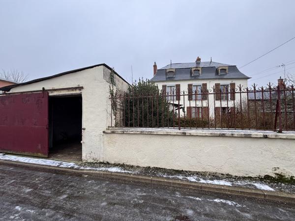 CHATILLON SUR SEINE (21) Maison de 100m² au centre ville avec cour ,dépendances et terrain en bord de Seine Châtillon-sur-Seine (21400)