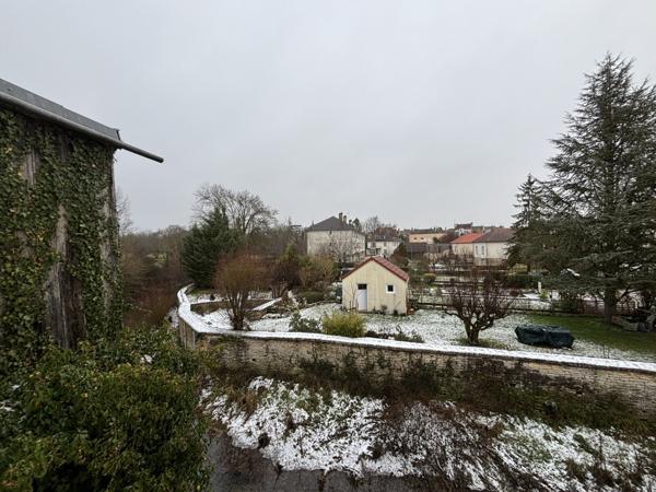 CHATILLON SUR SEINE (21) Maison de 100m² au centre ville avec cour ,dépendances et terrain en bord de Seine Châtillon-sur-Seine (21400)