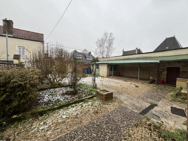 CHATILLON SUR SEINE (21) Maison de 100m² au centre ville avec cour ,dépendances et terrain en bord de Seine Châtillon-sur-Seine (21400)