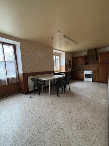 CHATILLON SUR SEINE (21) Maison de 100m² au centre ville avec cour ,dépendances et terrain en bord de Seine Châtillon-sur-Seine (21400)