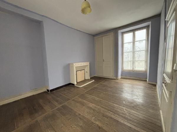 CHATILLON SUR SEINE (21) Maison de 100m² au centre ville avec cour ,dépendances et terrain en bord de Seine Châtillon-sur-Seine (21400)