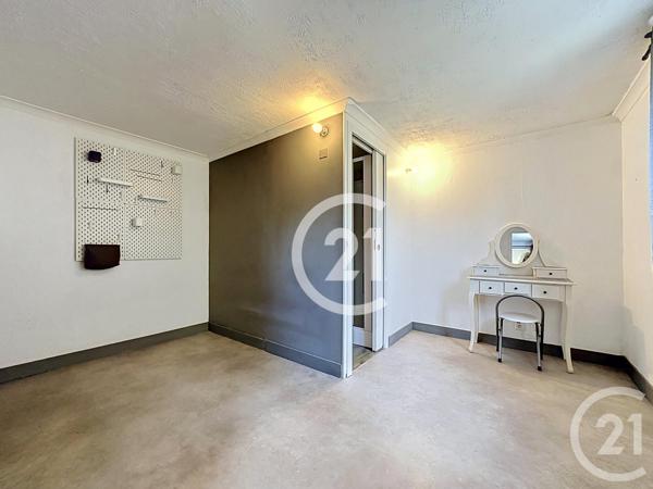 Maison à vendre  5 pièces - 122 m 2   MERPINS  - 16