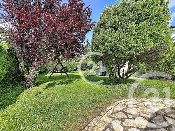 Maison à vendre  5 pièces - 122 m 2   MERPINS  - 16