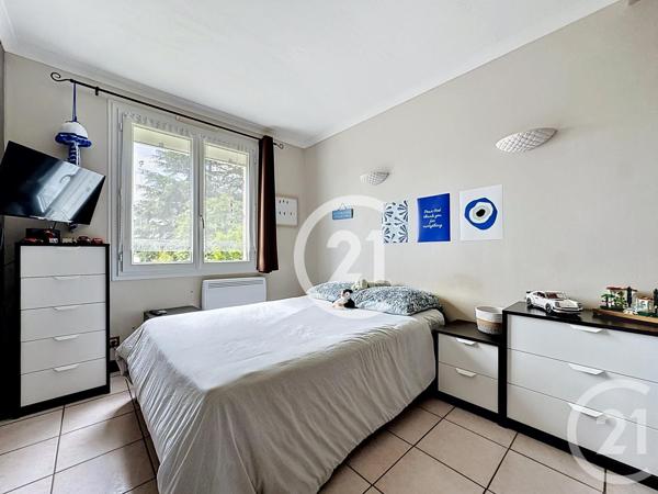 Maison à vendre  5 pièces - 122 m 2   MERPINS  - 16
