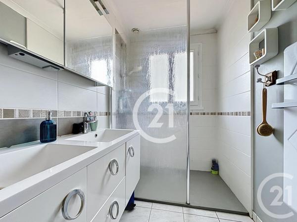 Maison à vendre  5 pièces - 122 m 2   MERPINS  - 16