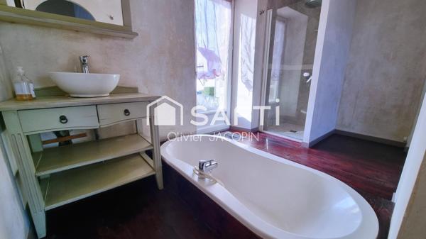 À VENDRE — MAISON DE MAÎTRE AU CŒUR DE LANNILIS