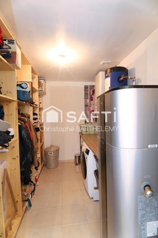 Joli pavillon moderne de 112m2, 3 chambres + bureau et 1lingerie. Double garage.