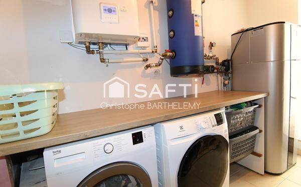 Joli pavillon moderne de 112m2, 3 chambres + bureau et 1lingerie. Double garage.