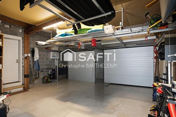 Joli pavillon moderne de 112m2, 3 chambres + bureau et 1lingerie. Double garage.