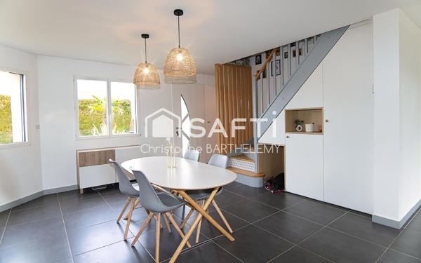 Joli pavillon moderne de 112m2, 3 chambres + bureau et 1lingerie. Double garage.