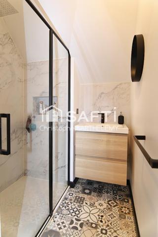 Joli pavillon moderne de 112m2, 3 chambres + bureau et 1lingerie. Double garage.