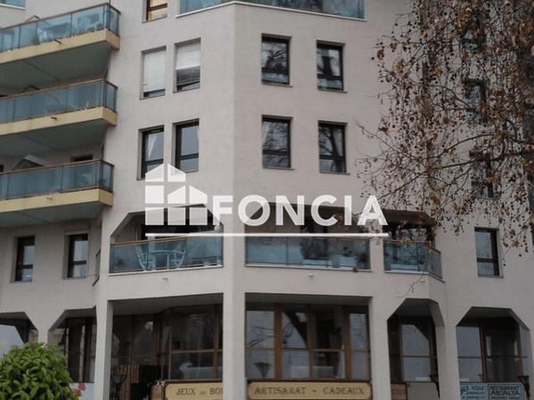 Location Local commercial 1 pièce 65.44 m² - 1-3-5 PLACE PORTE D'ALLINGES Evian Les Bains 74500