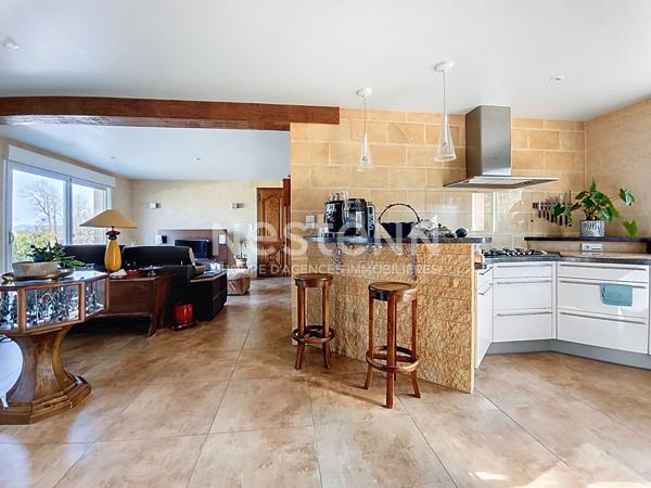 Maison familiale à vendre Cosnac : 5 chambres avec vue dégagée, terrain 2 500 m² et performance énergétique B ? Cosnac