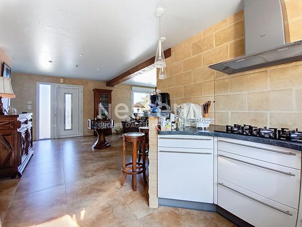 Maison familiale à vendre Cosnac : 5 chambres avec vue dégagée, terrain 2 500 m² et performance énergétique B ? Cosnac