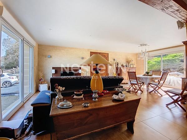 Maison familiale à vendre Cosnac : 5 chambres avec vue dégagée, terrain 2 500 m² et performance énergétique B ? Cosnac