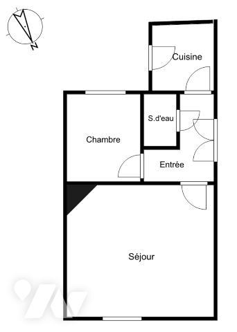 7 rue Jacques Kable. T2 en RDC : entrée, salon, chambre, cuisine, salle d'eau. Petit accès cour