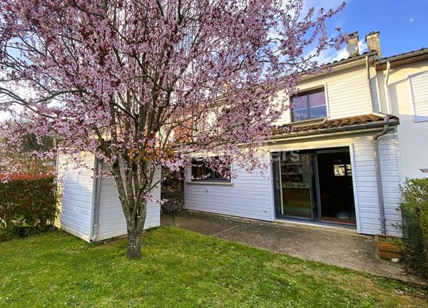 Vente
                Maison113 m² - 5 Pièces -
                    POITIERS (86000)