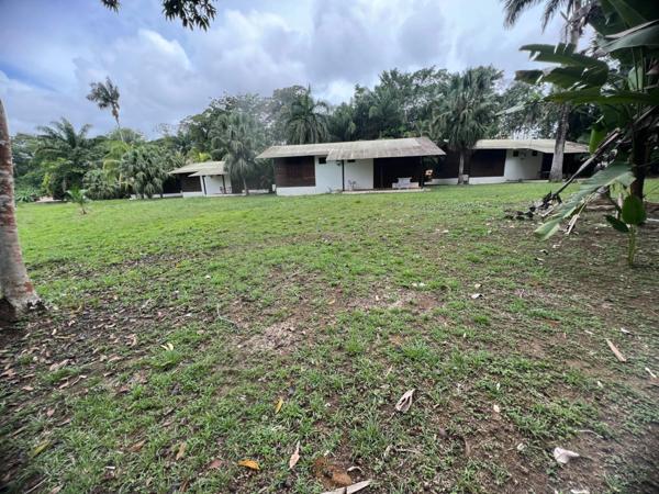 Gite de 12 bungallows plus foncier d'environ 2 ha à vendre