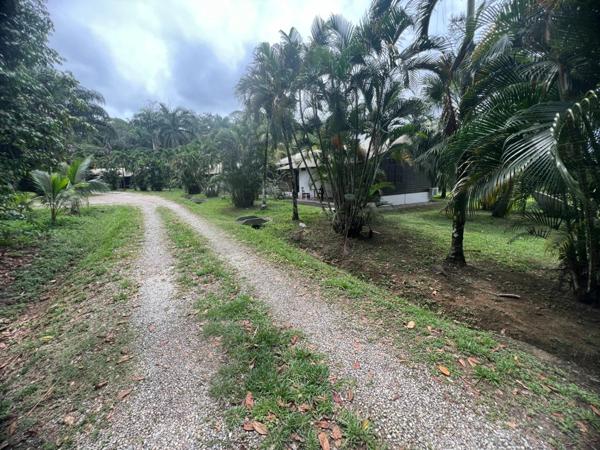 Gite de 12 bungallows plus foncier d'environ 2 ha à vendre