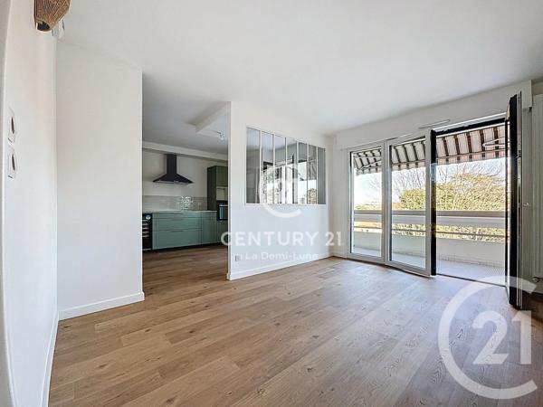 Appartement F4 à vendre  4 pièces - 110,90 m 2   STE FOY LES LYON  - 69