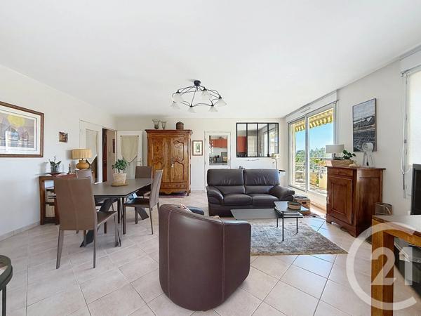 Appartement F4 à vendre  4 pièces - 110,90 m 2   STE FOY LES LYON  - 69