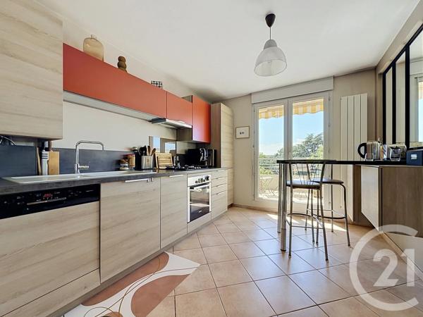 Appartement F4 à vendre  4 pièces - 110,90 m 2   STE FOY LES LYON  - 69