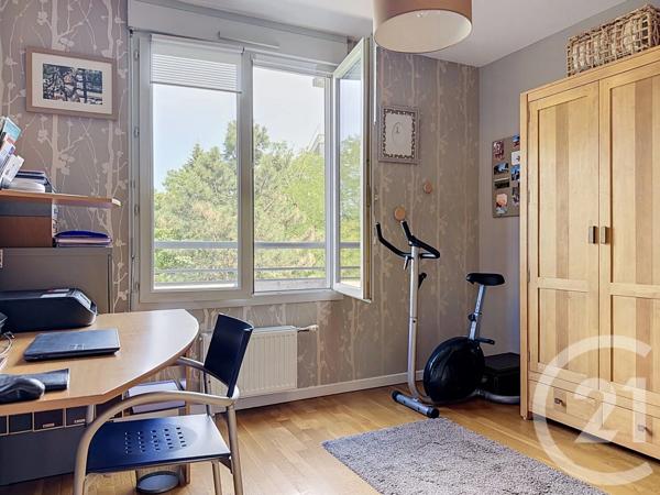 Appartement F4 à vendre  4 pièces - 110,90 m 2   STE FOY LES LYON  - 69