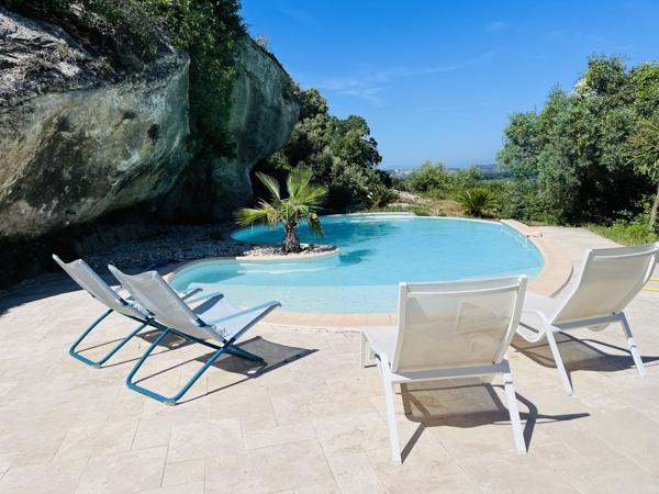 Pujaut (30131) Villa de Prestige Pujaut 202 M2 à 20 minutes de la gare d'Avignon TGV