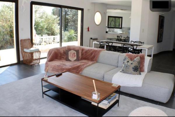 Pujaut (30131) Villa de Prestige Pujaut 202 M2 à 20 minutes de la gare d'Avignon TGV