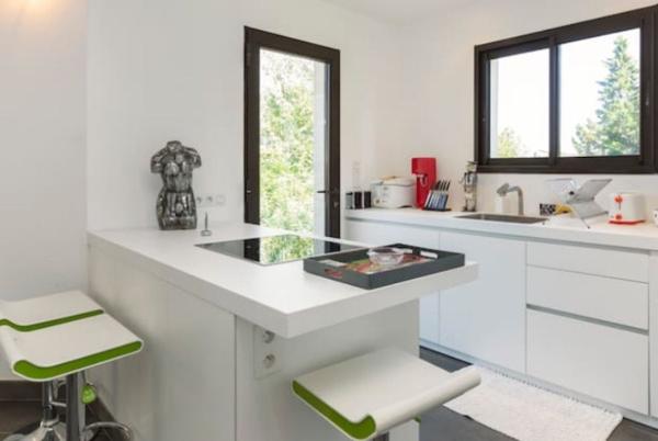 Pujaut (30131) Villa de Prestige Pujaut 202 M2 à 20 minutes de la gare d'Avignon TGV