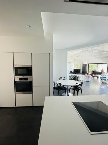 Pujaut (30131) Villa de Prestige Pujaut 202 M2 à 20 minutes de la gare d'Avignon TGV