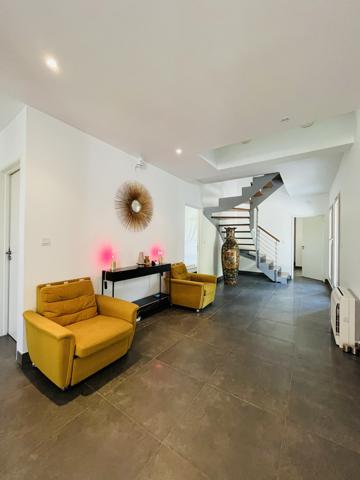 Pujaut (30131) Villa de Prestige Pujaut 202 M2 à 20 minutes de la gare d'Avignon TGV