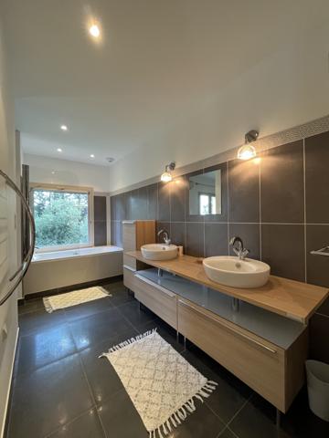 Pujaut (30131) Villa de Prestige Pujaut 202 M2 à 20 minutes de la gare d'Avignon TGV