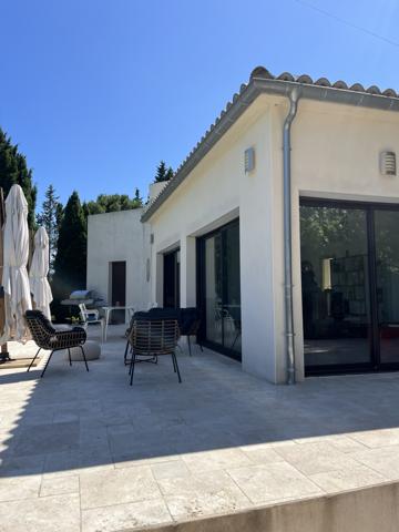 Pujaut (30131) Villa de Prestige Pujaut 202 M2 à 20 minutes de la gare d'Avignon TGV