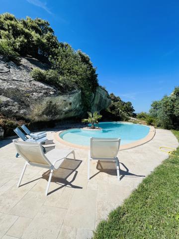 Pujaut (30131) Villa de Prestige Pujaut 202 M2 à 20 minutes de la gare d'Avignon TGV