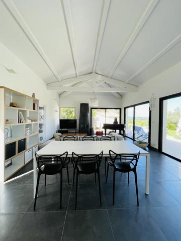 Pujaut (30131) Villa de Prestige Pujaut 202 M2 à 20 minutes de la gare d'Avignon TGV